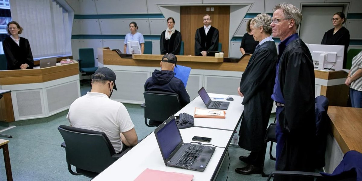 istoph.bsky.social (@chr2stoph) on Twitter photo Wenn ich mal angeklagt werde, möchte ich meine Hauptverhandlung bitte auch im Raumschiff Moabit haben. Wenn ich mal angeklagt werde, möchte ich meine Hauptverhandlung bitte auch im Raumschiff Moabit haben.