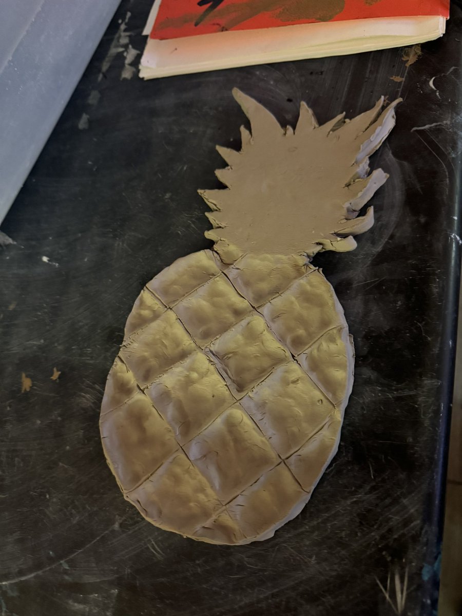 VisualArtHumble's tweet photo. @HumbleISD_CMS 🎨 Art is working in ⭐️2D AND💫3D!! Creating ceramic paint palettes and diving into color theory!  Way to go students and teachers! What a fantastic @HumbleISD 🎨Art program at a wonderful campus!!  @HumbleISD_Arts @MrsForsterArt https://t.co/UVxH7zGESv