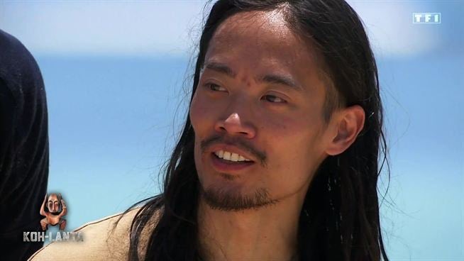 « Lola qui dit qu’on l’écoute pas alors que c’est celle qui ouvre le plus sa gueule sur le camp » Michel ce crack!! 🤣😂#KohLanta