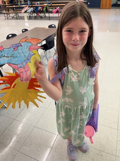 MarionExtDay's tweet image. During early release day, 9/4/24, students in MAP at Fordham | VPK – 2nd (@FordhamFavorite) created paper dragons using cut outs of their hands for the dragon’s body.
