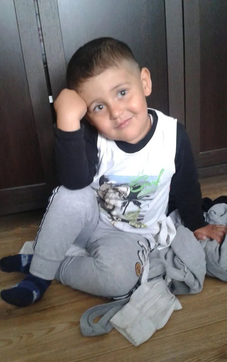 BİLİYOR MUYDUNUZ ?

Diyarbakır’ın Dicle ilçesinde 31 Temmuz 2020’den beri kayıp olan Miraç Çiçek (8) hâlâ bulunmuş değil.

Kaybolduğunda 4 yaşındaydı.