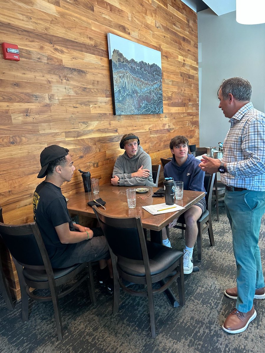 AmpLabEW's tweet photo. Students working with ObiCai got to see a behind the scenes look at business management at @ProximoFTW and @theHoppyGnome.
#fortwayne #Entrepreneur #amplab https://t.co/q0yiMzt4pL