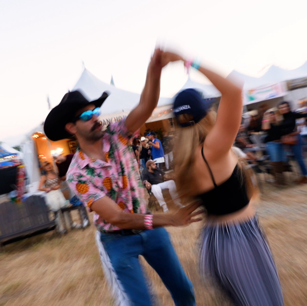 Shoutout to @ericcepeda13 and @itsnicktheactor for bringing the fun and teaching the crowd how to line dance at the 2024 Malibu Chili Cook-Off! 🕺💃
#malibuchilicookoff #festival

@breakinboots @ericcepeda13 @itsnicktheactor @la_petit_sugar @djshortshorts @biggswashere