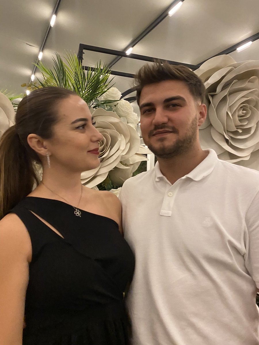 Gözlerine baktım ve sevdiğim rengi buldum..