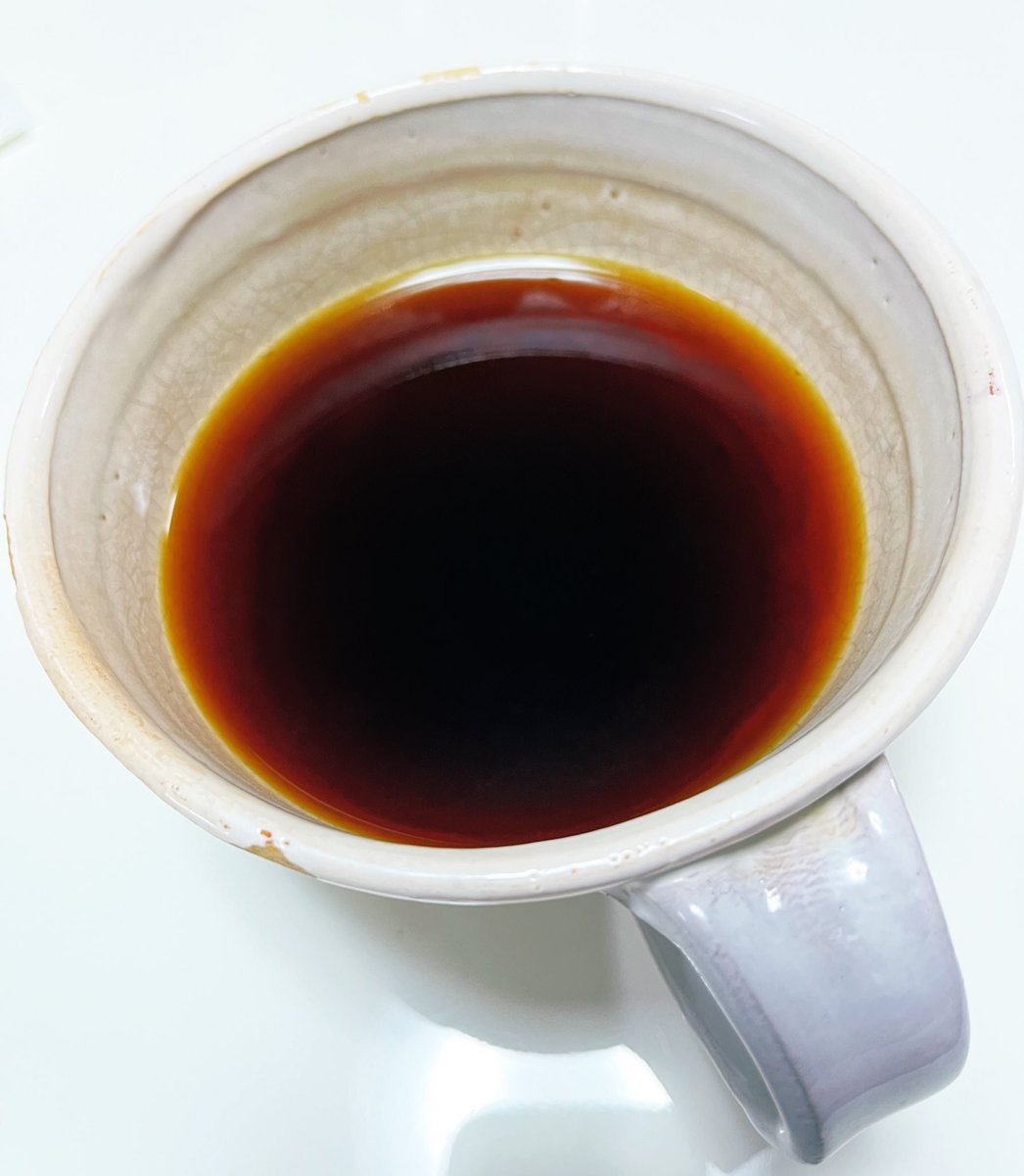 hikachan_coffee's tweet photo. 学びの時間☕️
「スペシャルティーコーヒー3種飲み比べ」
最初は、インドネシア マンデリンです✨
中煎りで飲んだ感想は、従来イメージの苦さとは逆の、爽やかなまるで森林浴を思い起こさせるような独特な味わいでした…☺️→解説ベタ💦
簡単に言えば、
あっさりとして美味しかったです！
@factory_scene https://t.co/NFT2qbpRMX