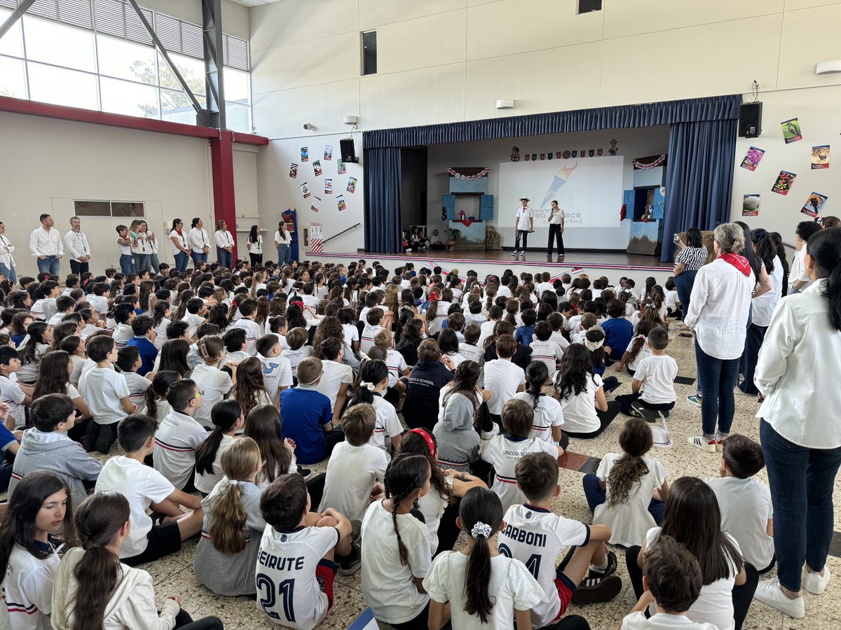 Enjoying a student-led acto cívico in the elementary school to celebrate day 2 of semana cívica #nowherelikelincoln #inspiringpeople