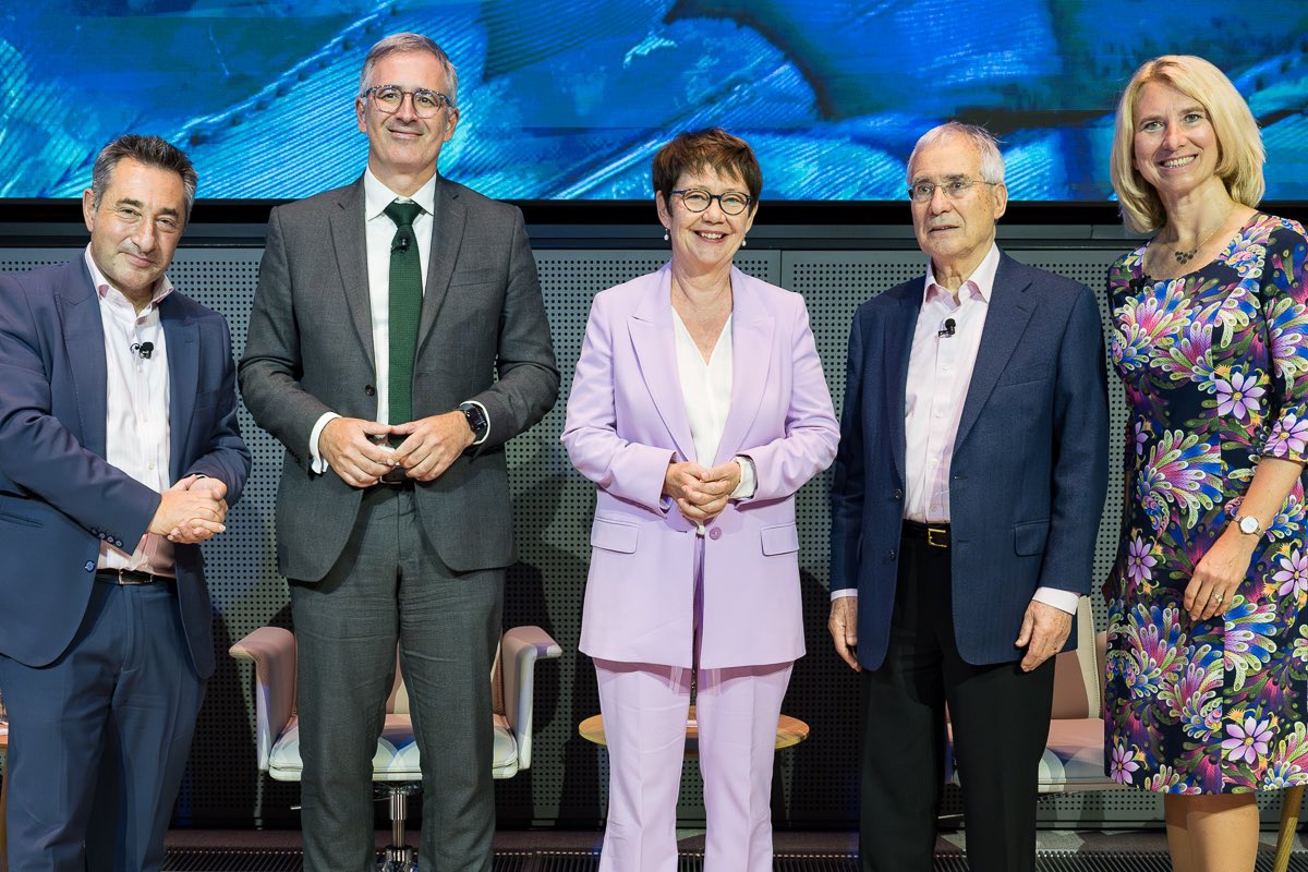 jonathan charles (@jcharleslondon) on Twitter photo A wonderful evening discussing economics at the <a href="/EBRD/">The EBRD</a> Alumni Association annual event. A pleasure to spend time with <a href="/OdileRenaud/">Odile Renaud-Basso</a> <a href="/BJavorcik/">Beata Javorcik</a> <a href="/sguriev/">Sergei Guriev</a> and Lord Nick Stern. Marvellous too to see so many former EBRD colleagues still on a mission to make the world a better place. A wonderful evening discussing economics at the <a href="/EBRD/">The EBRD</a> Alumni Association annual event. A pleasure to spend time with <a href="/OdileRenaud/">Odile Renaud-Basso</a> <a href="/BJavorcik/">Beata Javorcik</a> <a href="/sguriev/">Sergei Guriev</a> and Lord Nick Stern. Marvellous too to see so many former EBRD colleagues still on a mission to make the world a better place.