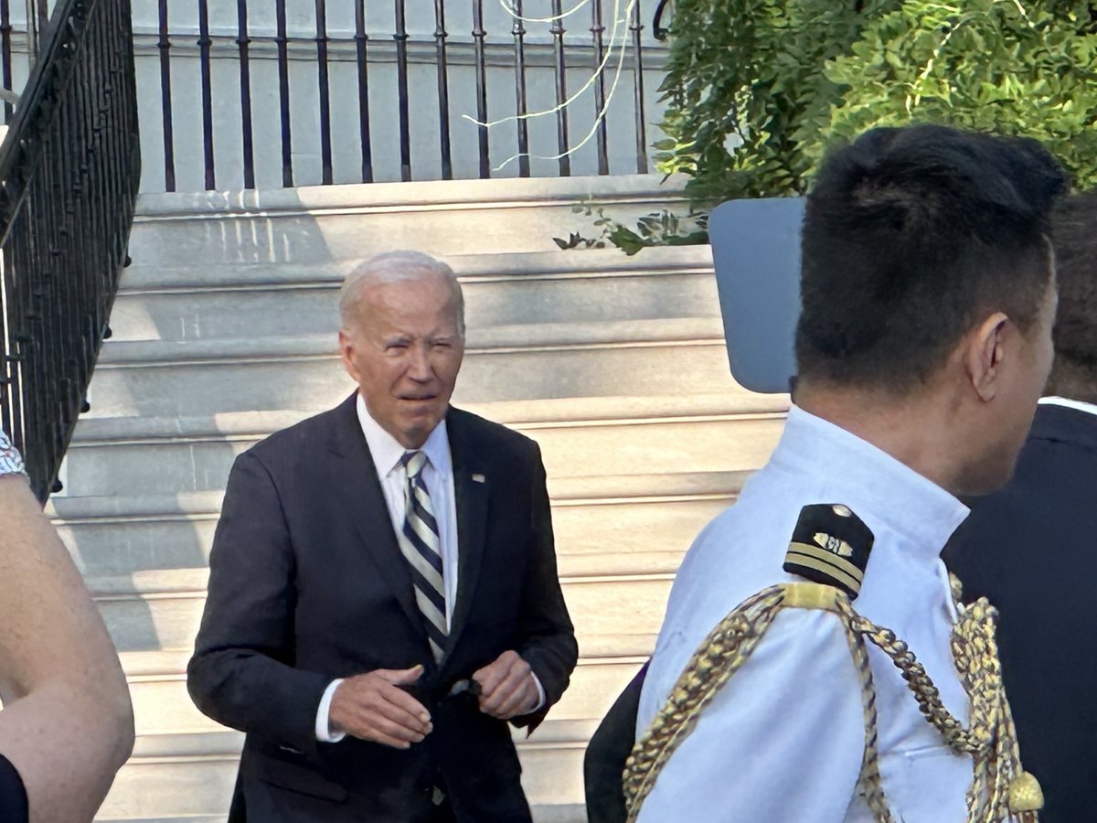 Quick trip to DC with my favorite guy.  Beautiful day on White House lawn celebrating a beautiful cause.  Thanks ⁦<a href="/JoeBiden/">Joe Biden</a>⁩ and ⁦<a href="/KamalaHarris/">Kamala Harris</a>⁩ for your commitment to the Disability Community.