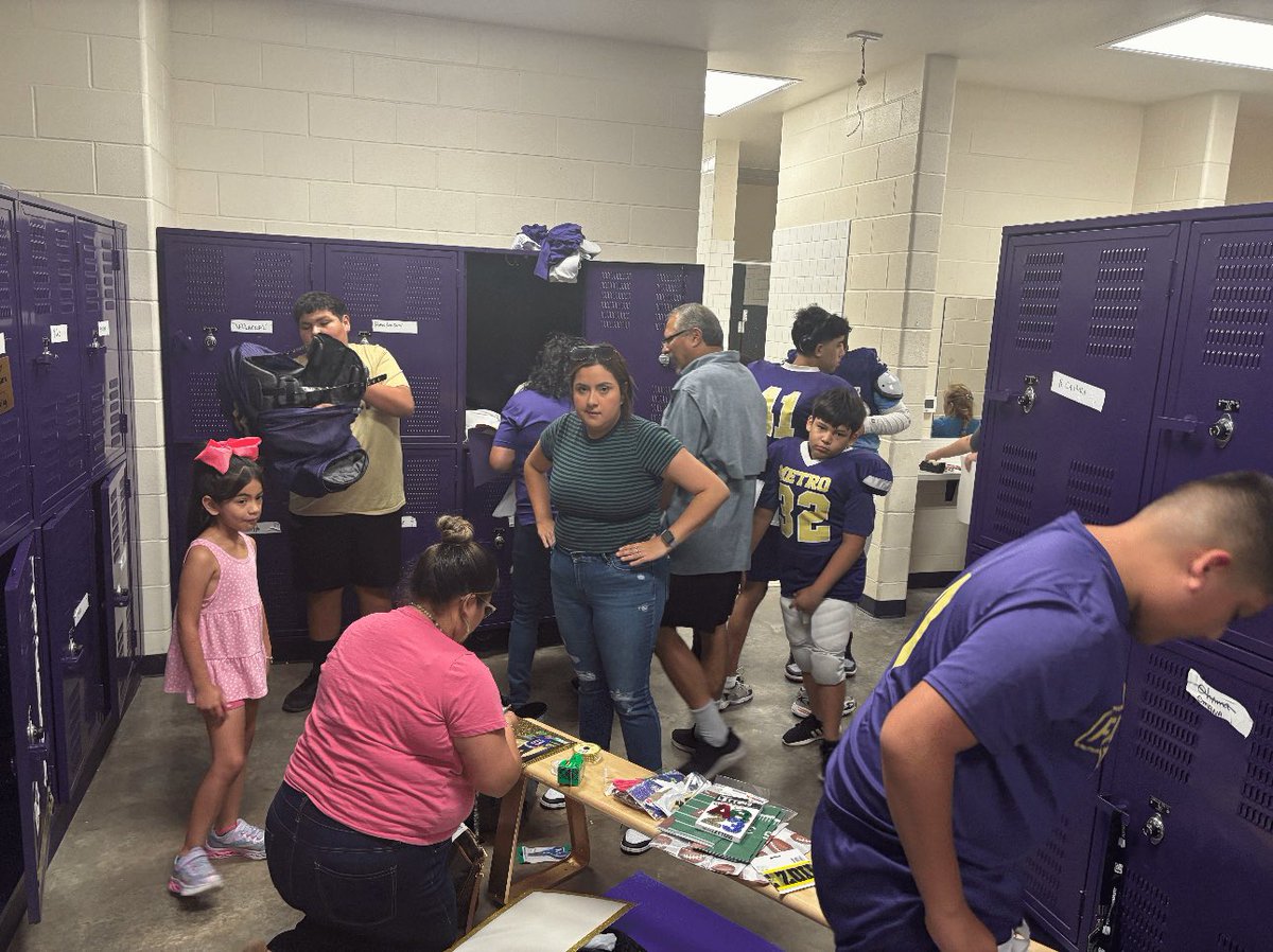 ccisdathletics_'s tweet image. 🏈👨👩👦 Exciting times ahead for Miller Metro Prep Football as they rally together to build momentum in their program and involve parents to support their players! 🌟🙌 Momentum was this week’s Focus @_360athletics 🏟️📣 #TeamSpirit #PowerOfUnity #CommunitySupport