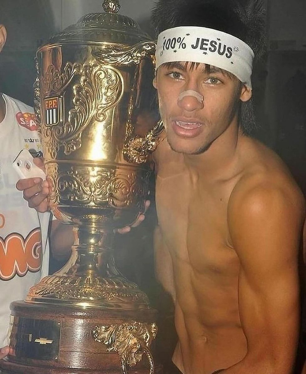 pedestrian's tweet photo. Neymar after winning the Paulista championship title (2012) https://t.co/RqNvV4egqW