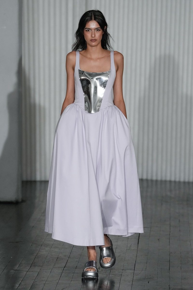 kendam_com's tweet photo. Kate Barton Spring Summer 2025 collection fashion show at New York Fashion Week SS25 (September 10, 2024) https://t.co/s0VRxBLLPf
#KateBarton #SS25 #Runway #NewYork #FashionWeek #NYFW #Kendam https://t.co/xbR4mCeLSb