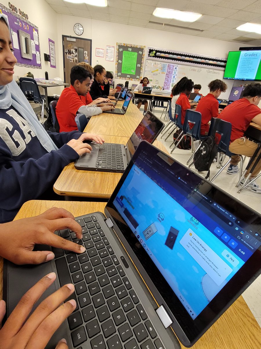 themrsswallow's tweet image. When you end each class with a fun brain break on Square Roots and
Squares cause they worked hard today... #workforit #funwhilelearning @jennfowler0101 @MabralovesMath @MCArreola21 @LMS_Lumberjacks @ansil_howard