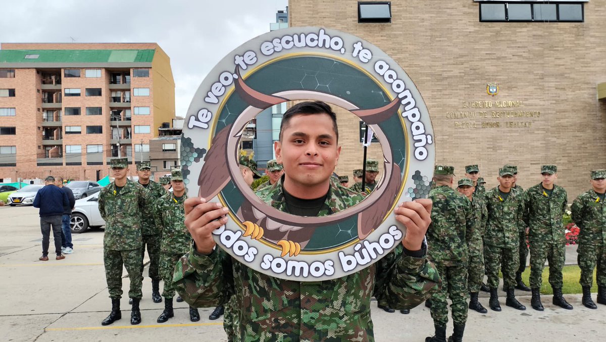 RECLUTAMIENTOCO's tweet photo. ☀️ 🇨🇴 Con una solemne ceremonia se celebró el día #DíaMundialDeLaPrevenciónDelSuicidio, Oficiales, Suboficiales, soldados y personal civil, nos unimos al unísono: no estás solo. https://t.co/E5K92RD6kv