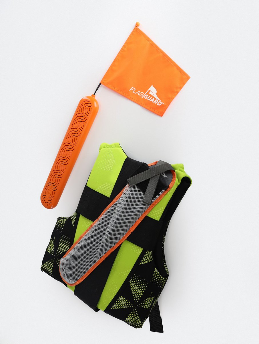 flagguard1's tweet photo. #FlagGuard is a water safety device, that easily attaches to your life jacket, designed to keep you #SafeAndSeen in the water this #summer. Visit https://t.co/NFP0MNc3Ga and get yours (and free hat!) today! Stay safe, seen and having fun with FlagGuard #lifejacket attachment! https://t.co/9qFoDXOCfh