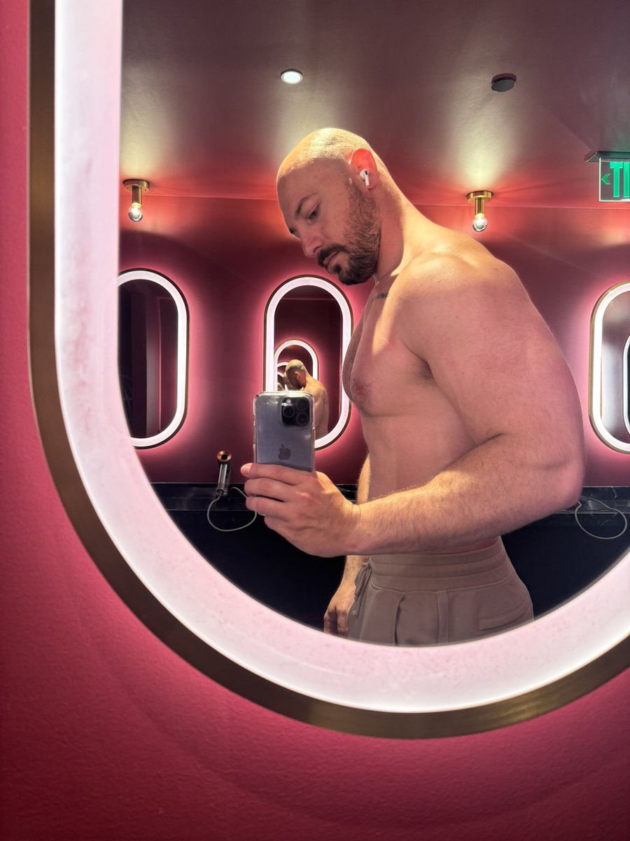 _ccarter101's tweet image. My arms may be too big