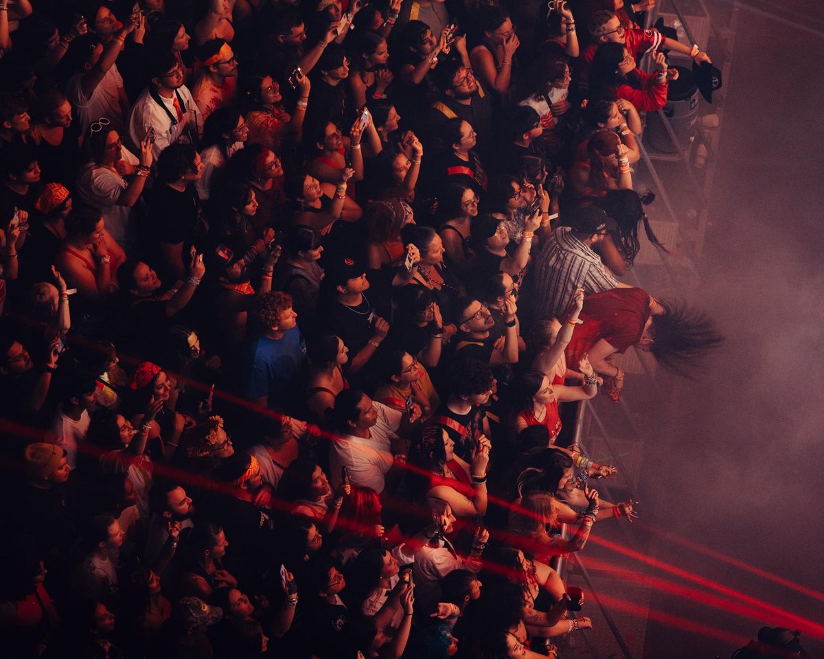 concertstephen's tweet image. GOT ME MID-HEADBANG HELL YEAH

thank god i changed my mind on getting a haircut before this show