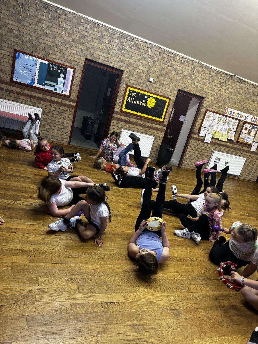 1st ALLANTON SESSION 24/25 IS A GO!!

it was so great to see our wee company back tonight! 

Our Explorers spent sometime talking about their summer holidays then Rev Iain Murdoch popped in to see them and had a chat, he then ran a short worship session