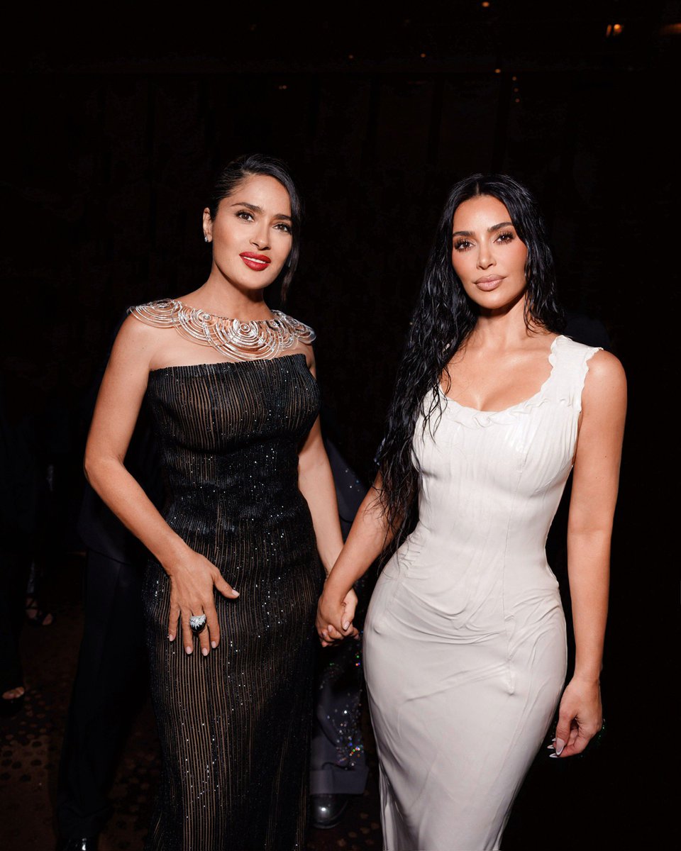 KimKardashian's tweet photo. 🤍 https://t.co/7jlTkiK6tw