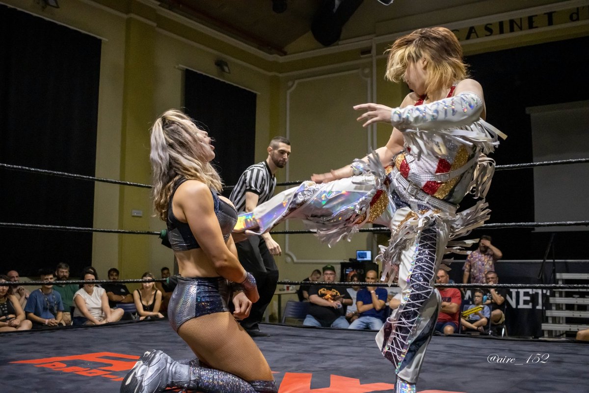 aire_152's tweet photo. Some pics from the main event from Fiesta Pagana by @RCWSpain (SEP 07 2024 - Barcelona):

Female title match: 
Takumi Iroha from @info_marvelous vs Heidi Katrina

”その人”が会場にいるだけで空気が変わる。
入場で場を制する…か。

そんな考えが脳裏に過ぎった週末。

#女子プロレス https://t.co/f3lqEDrRS6