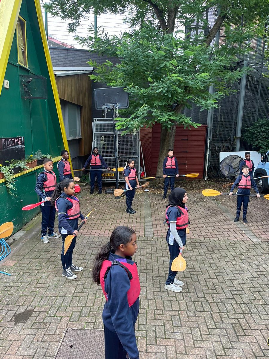 As it’s a new academic year, students at Waterside Academy have been taking part in OAA team building sessions during their PE lessons. It’s been great fun and a wonderful way to get to know each other better! #teamwaterside #teambuilding