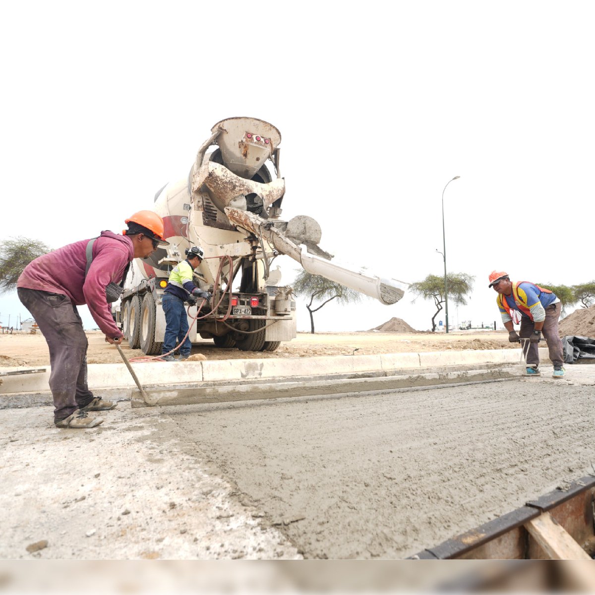 PUERTO BOLÍVAR SIGUE TRANSFORMÁNDOSE 

El nuevo malecón será un símbolo de progreso y desarrollo, un lugar donde los machaleños y visitantes podrán disfrutar de la belleza del mar, la cultura y la gastronomía local; también impulsará la economía y el turismo en Machala y El Oro.