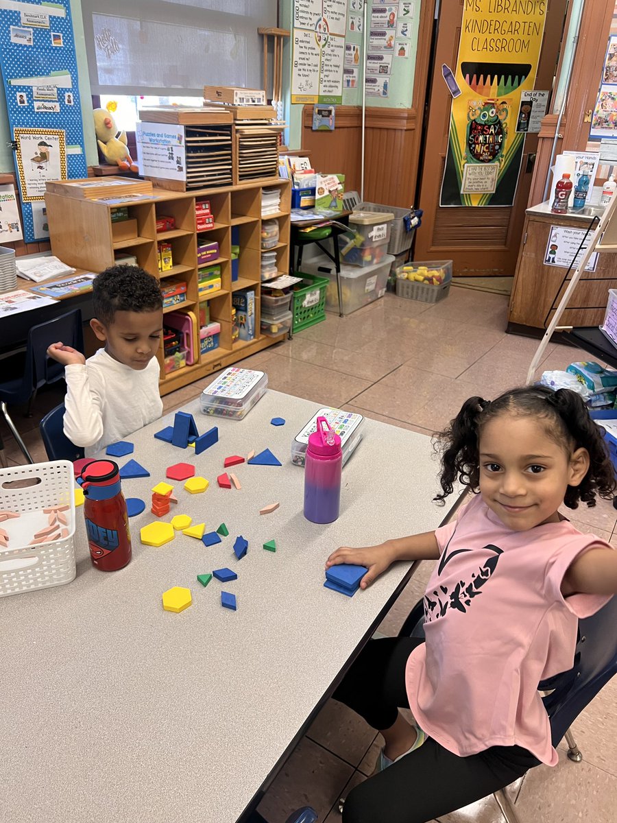 Maestrajenn's tweet photo. Students @School5Yonkers enjoyed using math tools to create something. #flatshapes #shapes #counting #sorting #colors #math_talk #group_work #notice #wonder @PtaSchool5 @YonkersSchools https://t.co/4LPhd4zg0m