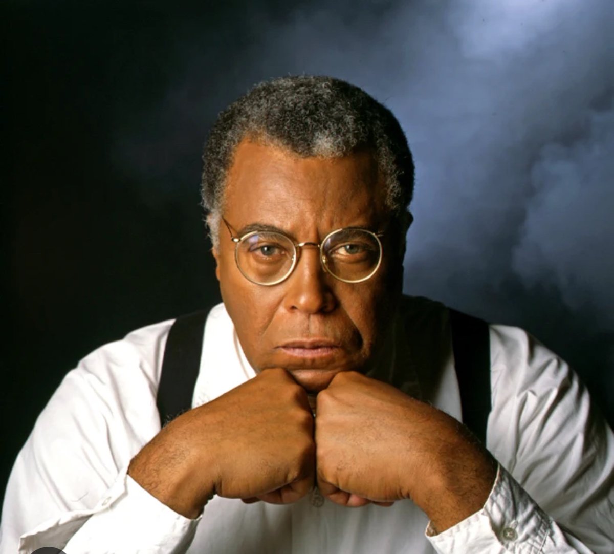 James Earl Jones is a giant , his presence on screen is not only commanding but also deeply inspiring . Rest in Peace 🙏