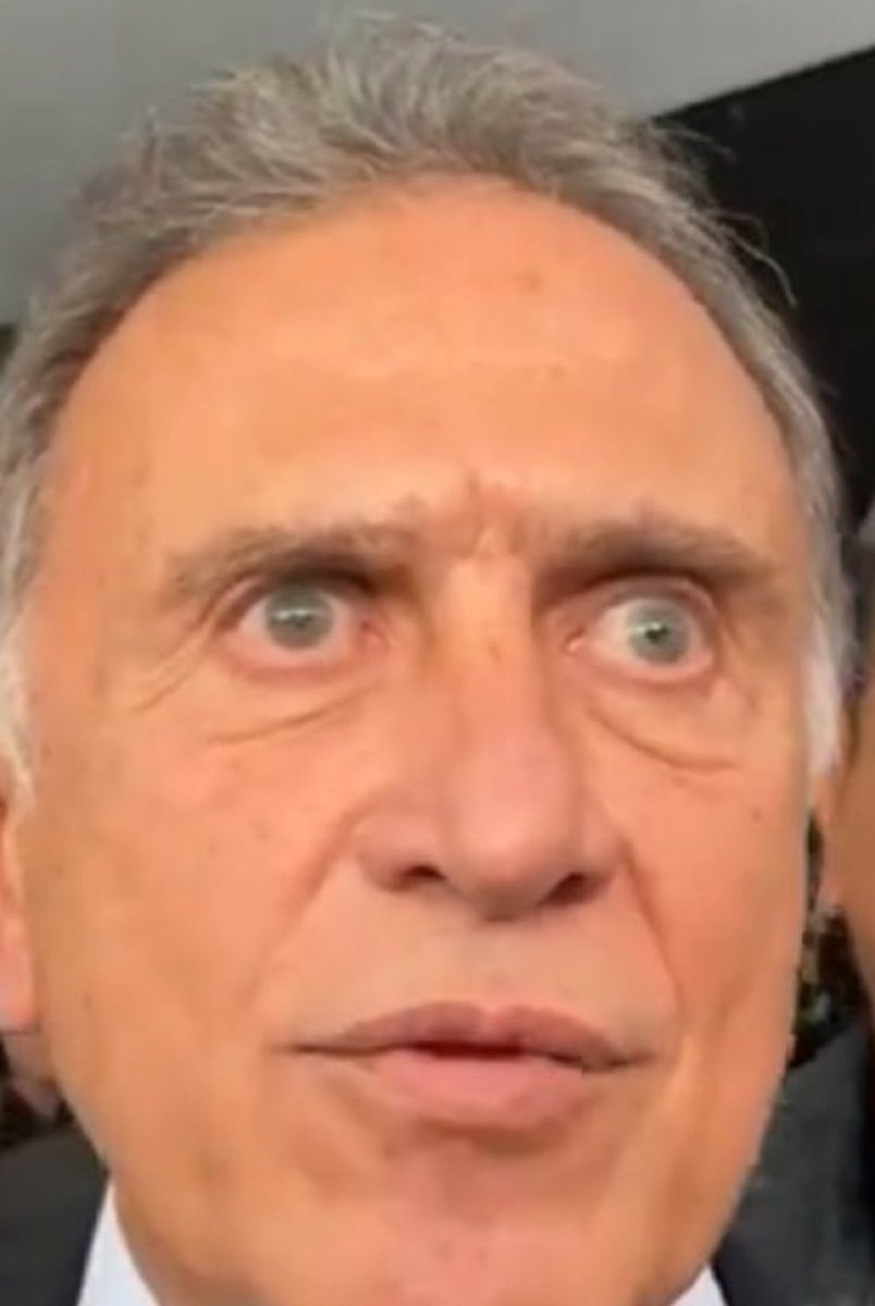 Entregó al país para salvar su pellejo 👇🏻