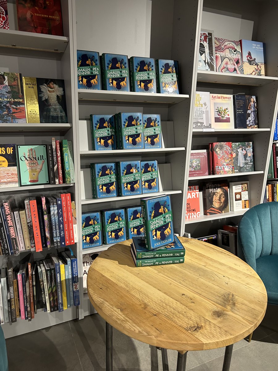 BatterseaBookshop (@batterseabooks) on Twitter photo It was a full house last night to hear <a href="/joditaylorbooks/">Jodi Taylor</a> talk about her new book 'The Ballad of Smallhope and Pennyroyal'. We loved hearing about everyone's favourite bounty hunters. Sorry - recovery agents.
📖✍️Get your signed copy here:
batterseabookshop.com/the-ballad-of-… It was a full house last night to hear <a href="/joditaylorbooks/">Jodi Taylor</a> talk about her new book 'The Ballad of Smallhope and Pennyroyal'. We loved hearing about everyone's favourite bounty hunters. Sorry - recovery agents.
📖✍️Get your signed copy here:
batterseabookshop.com/the-ballad-of-…