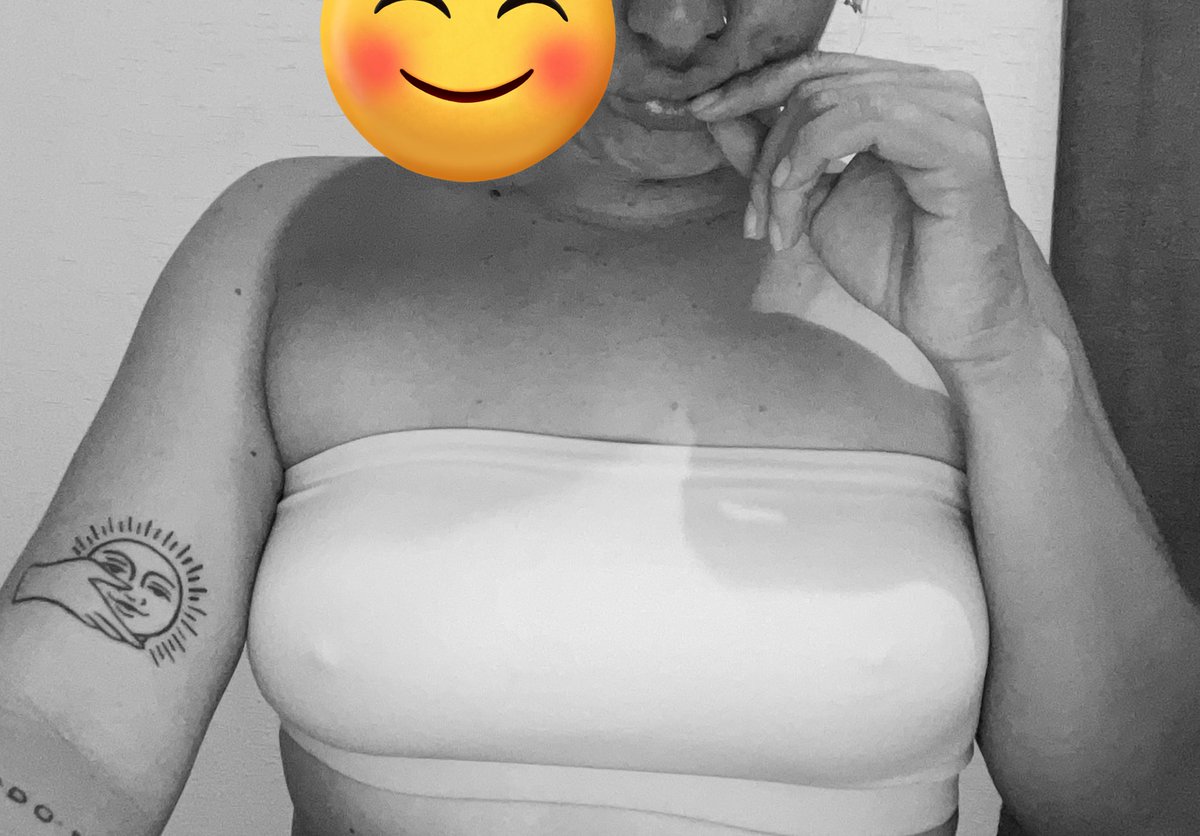 labarbie_6996's tweet photo. Hoy me quite poquito la máscara para mandarles un beso
¿Quieren verme sin top😈😈? Mándame msj 🥵 https://t.co/r5Da4630OR