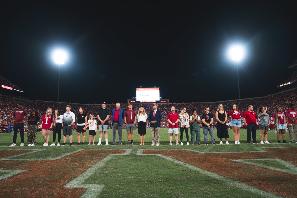 OU_Athletics's tweet image. 20 years of PROS 💚

On Saturday, we recognized current and former Psychological Resources for OU Student-Athletes (PROS) staff, including the founding director and Cornel AD, Dr. Nicki Moore, and their impact over the last two decades on our student-athletes!

#BoomerSooner