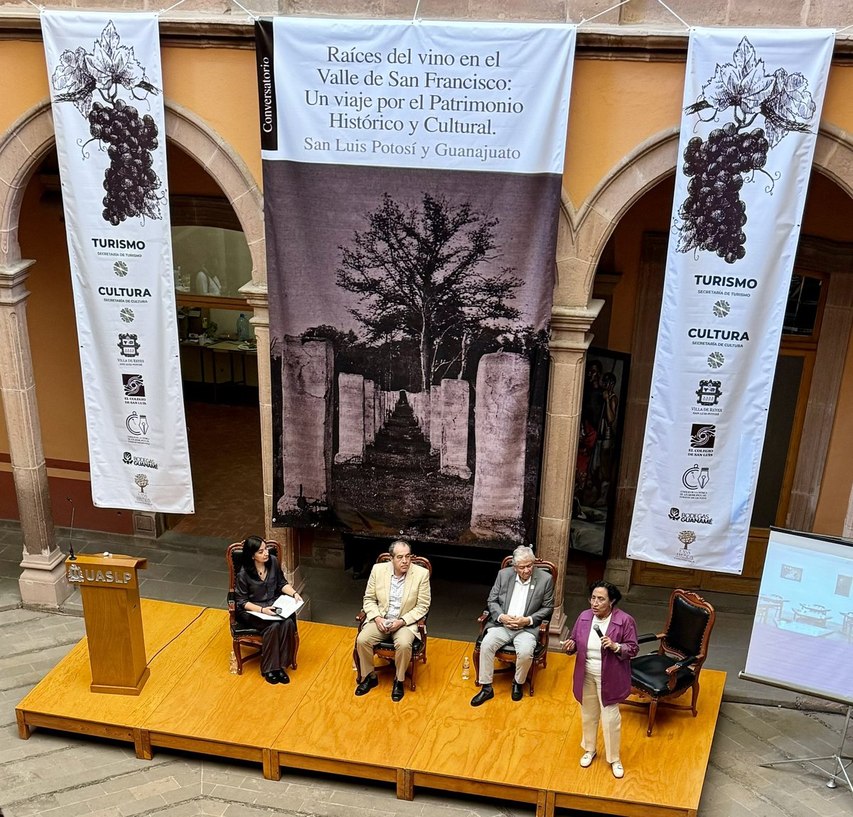 Potosinos_slp's tweet photo. San Luis Potosí lo tiene todo! 🍷 
La historia vinícola de Villa de Reyes y el Valle de San Francisco, como un gran gran patrimonio histórico, cultural y turístico! #ViveSanLuisPotosi https://t.co/AvFzQMQDiV