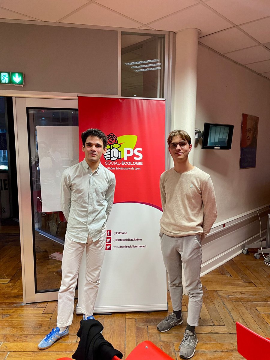 Après deux ans en tant qu’animateur fédéral des Jeunes Socialistes du Rhône, je félicite <a href="/NailKlioua/">Naïl</a> qui me succède. 

C’est avec 4 fois plus de militants actifs, et une ligne politique claire, à gauche, que je quitte ce poste qui m’aura tant apporté. 

Le combat continue 😌✊