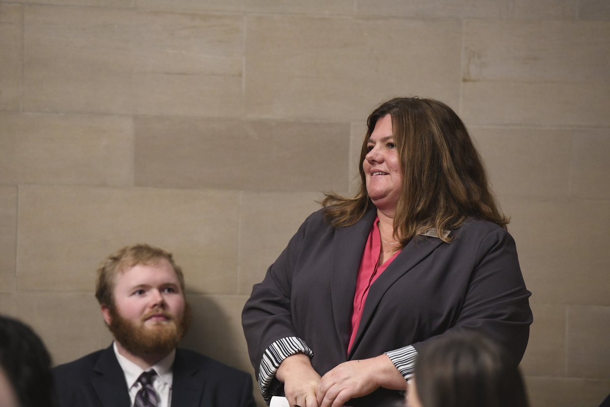 Melinda Person 🍎✌🌈 tweet media