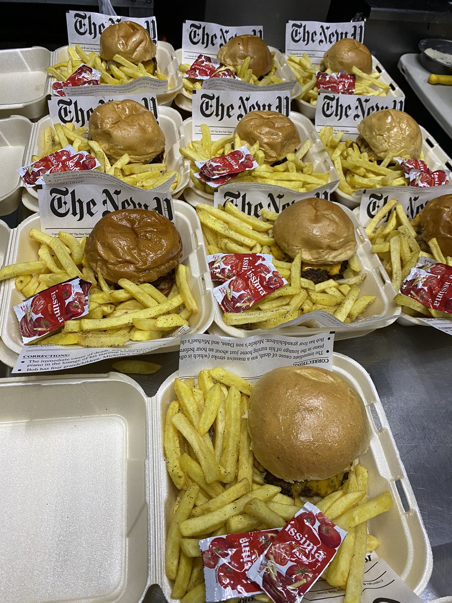 gaby_pinel's tweet photo. Ya se tomaron la molestia de ir a probar las hamburguesa de Mateo’s ?! https://t.co/K1rVxGBM2V