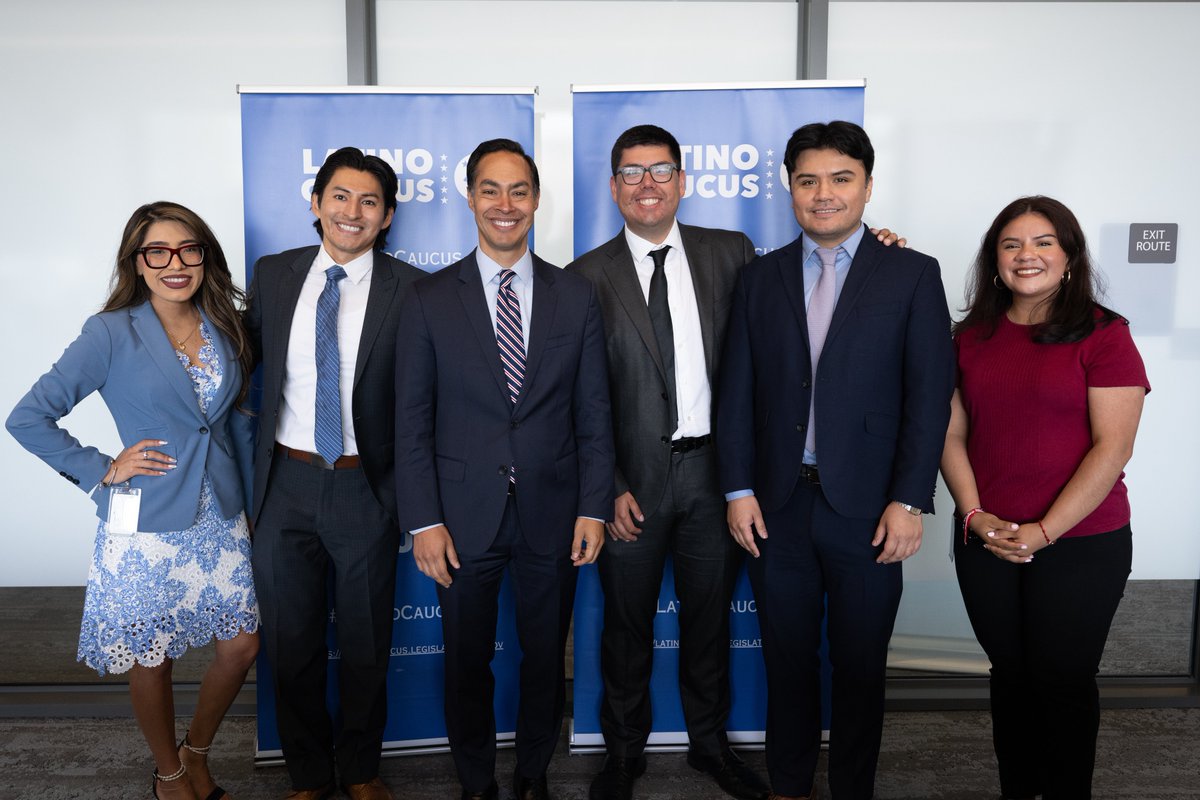 🌟LCF Team Member Spotlight🌟: Meet Eduardo García, our Policy Director!

Eduardo works to advance policy solutions that will improve the lives of CA’s Latino community. Over the years, he has helped nonprofit orgs leverage over half a billion dollars in government funding!