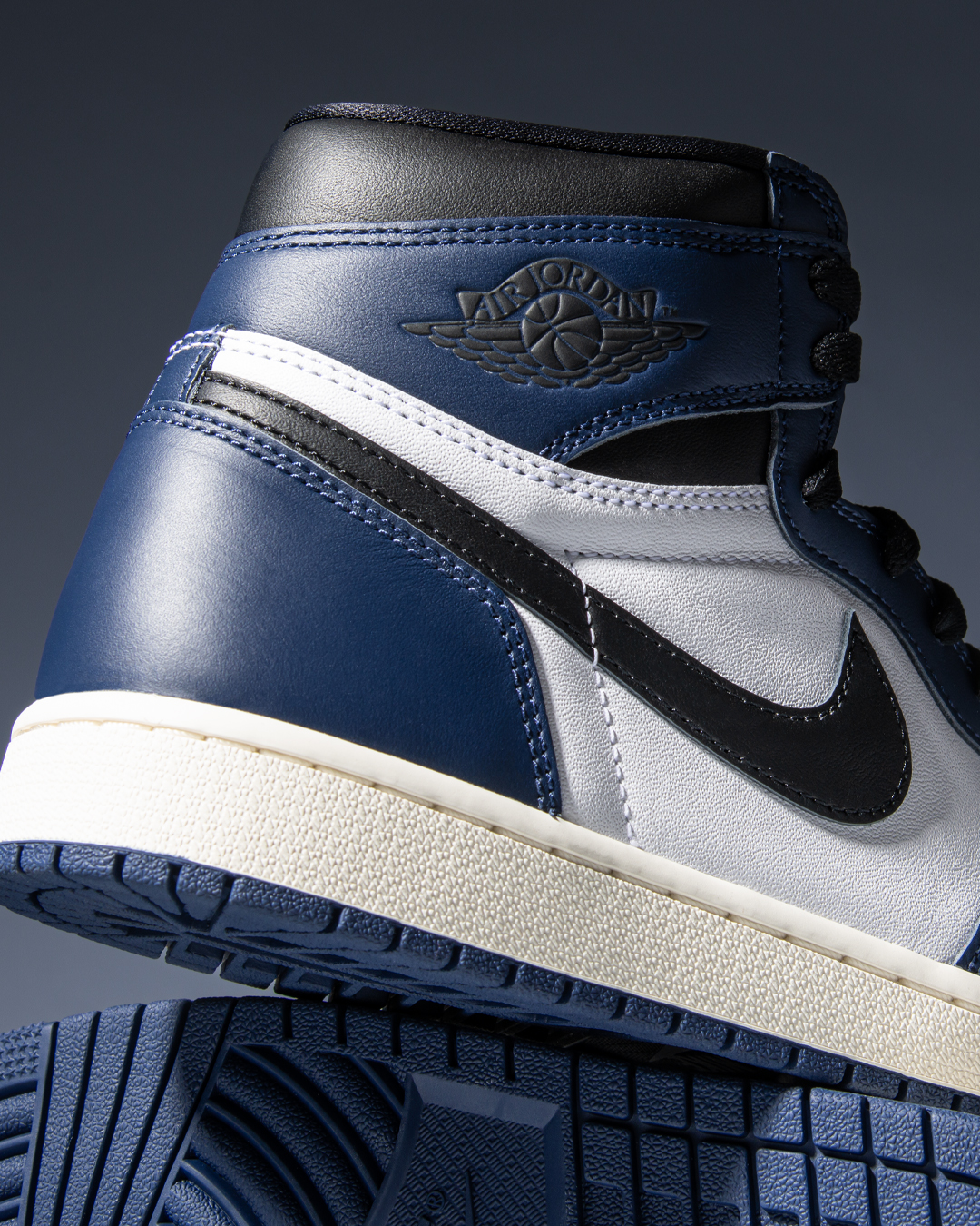 Foot Locker Canada on X Drawing inspiration from an iconic colourway. The Air Jordan 1 High OG Midnight Navy is launching 9 13 at 10am EST in full family sizing online