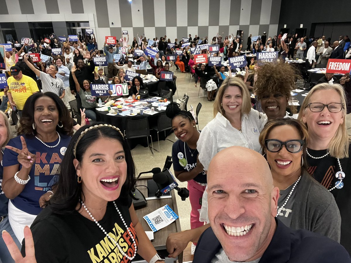 BobMorganIL's tweet image. This is how @chicago does a #PresidentialDebateWatchParty
#IllinoisForHarris #WeAreNotGoingBack @KamalaHQ @KamalaHarris @Il4Kamala