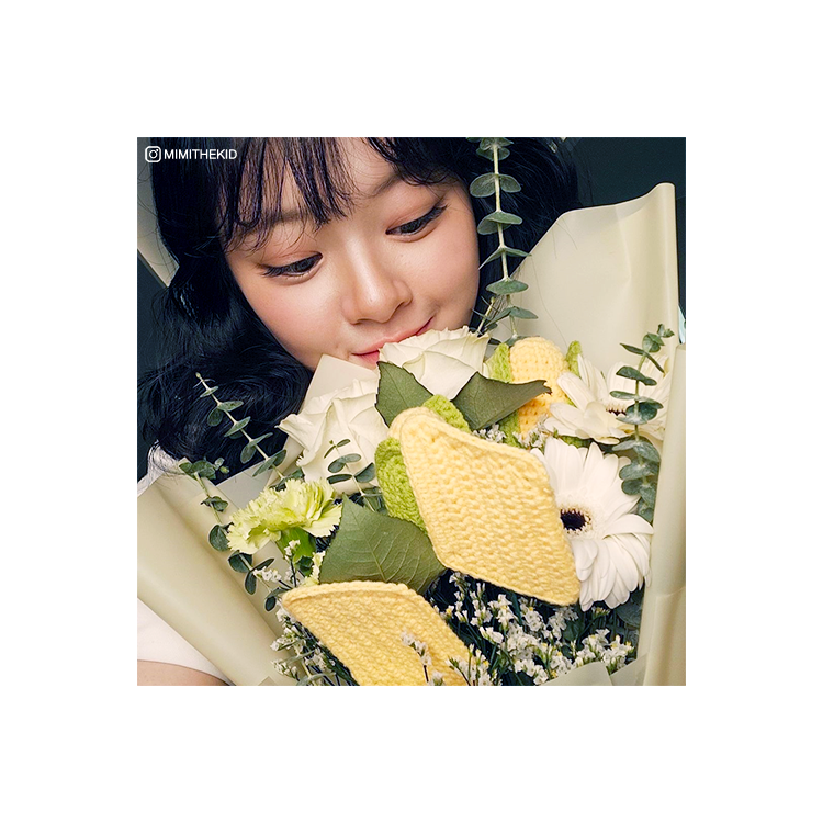 xcvisvnmi's tweet photo. @𝐌𝐈𝐌𝐈𝐓𝐇𝐄𝐊𝐈𝐃     
    ♡ — when your dad sends you flowers, you know it's going to be a great day. 🌼 https://t.co/I8aTQulIs2