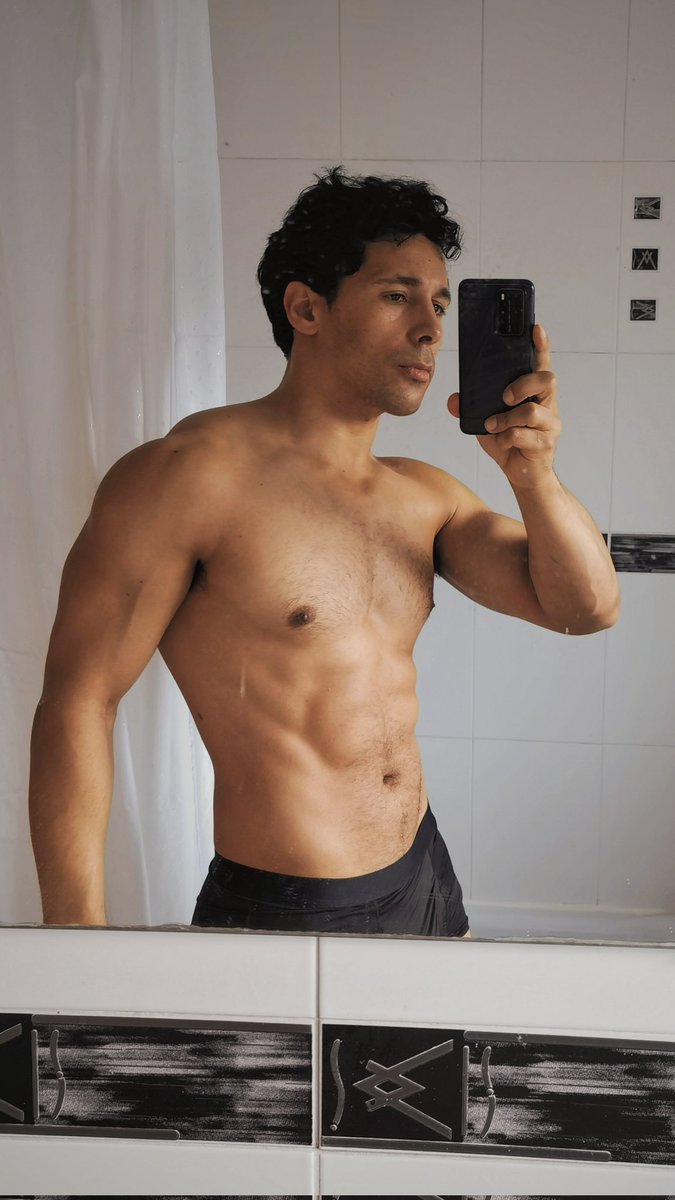 It's Tuesday so here's a thirst trap! 💪🏽
