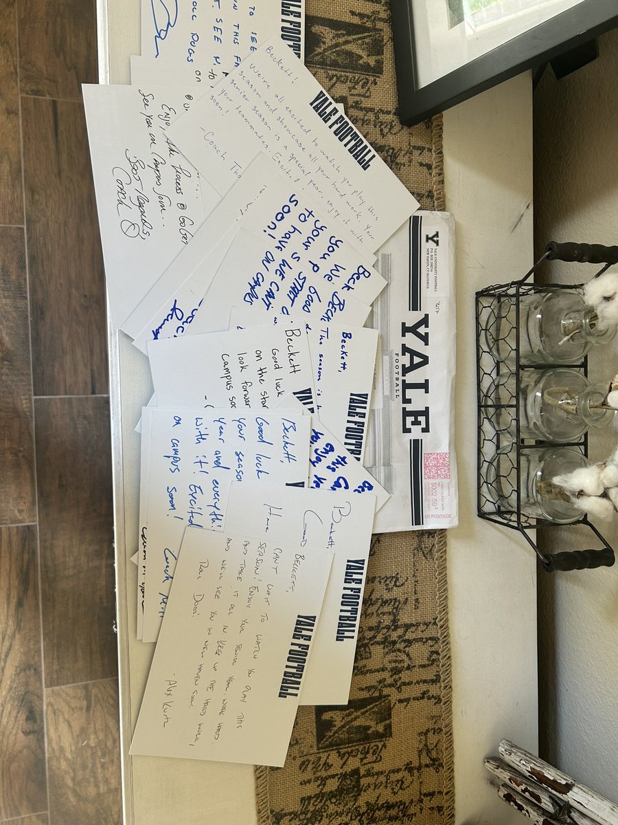 💪💪#RollDogs!! <a href="/yalefootball/">Yale Football</a> <a href="/maknight3/">Coach Marcus Knight</a> <a href="/CoachRenoYale/">Tony Reno</a>