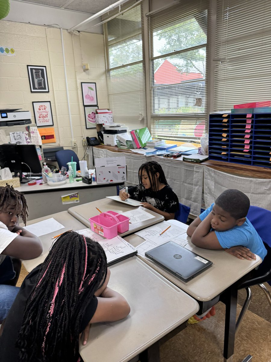 Coach Robinson at Glen Oaks and their 4th grade teacher allowing Tier 1 center to engage student. I enjoyed the activities. <a href="/AMSTI4all/">AMSTI</a> <a href="/AMSTIUAB/">AMSTI-UAB</a>