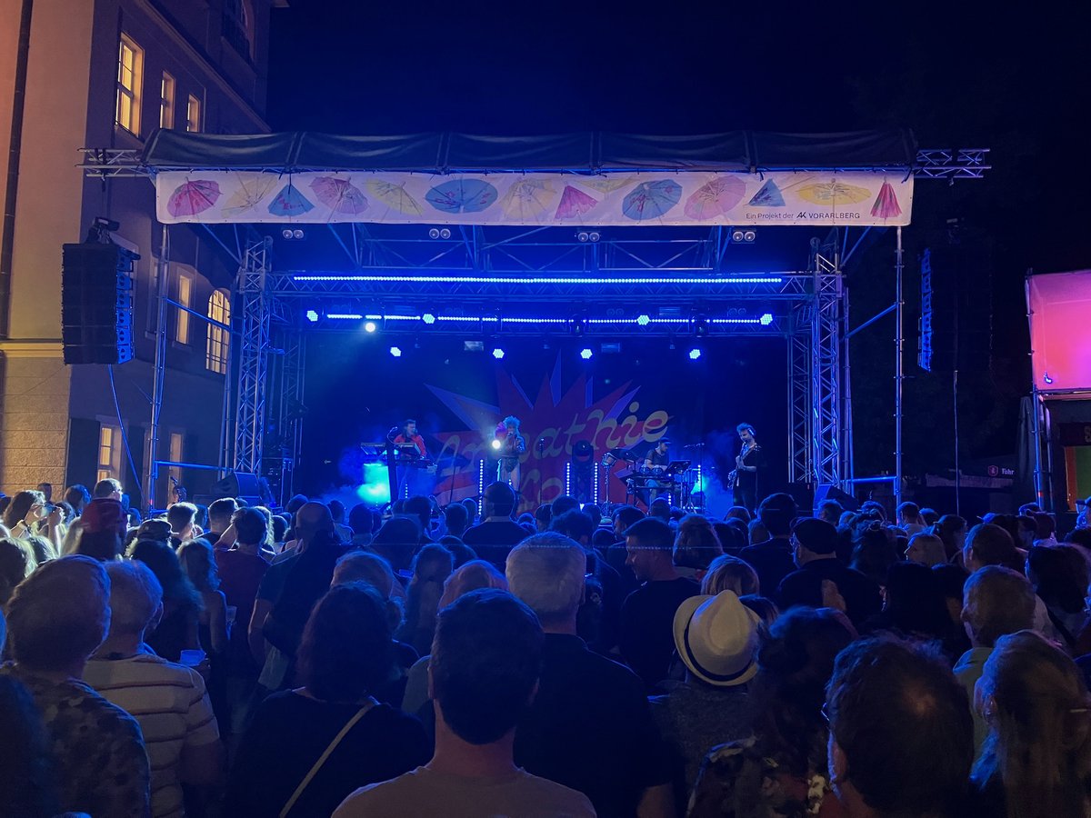 working culture vs. rock'n'roll attitude: #ankathiekoi #felixkramer #diggerue at #schaffareifestival

>> stateofguitars.net/schaffarei-fes… 

#rock #rocknroll #singersongwriter #rap #hiphop #openair #concert #festival #feldkirch #schaffarei #stateofguitars #tanzdichrein #pikant #amourfou