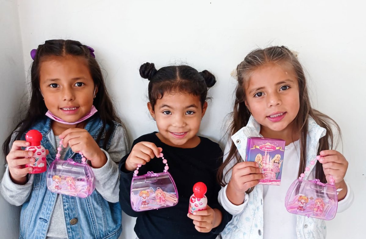FoodForThePoor's tweet photo. Happy Children’s Day, Honduras!🧸💙 Celebrate with us as we support over 7,000 kids through the Angels of Hope program.
Join us in spreading love and hope today! ☀️ https://t.co/tuaDzLat3u
#AngelsOfHope #ChildrensDay #FoodForThePoor #Honduras https://t.co/BgDPARX2Ac