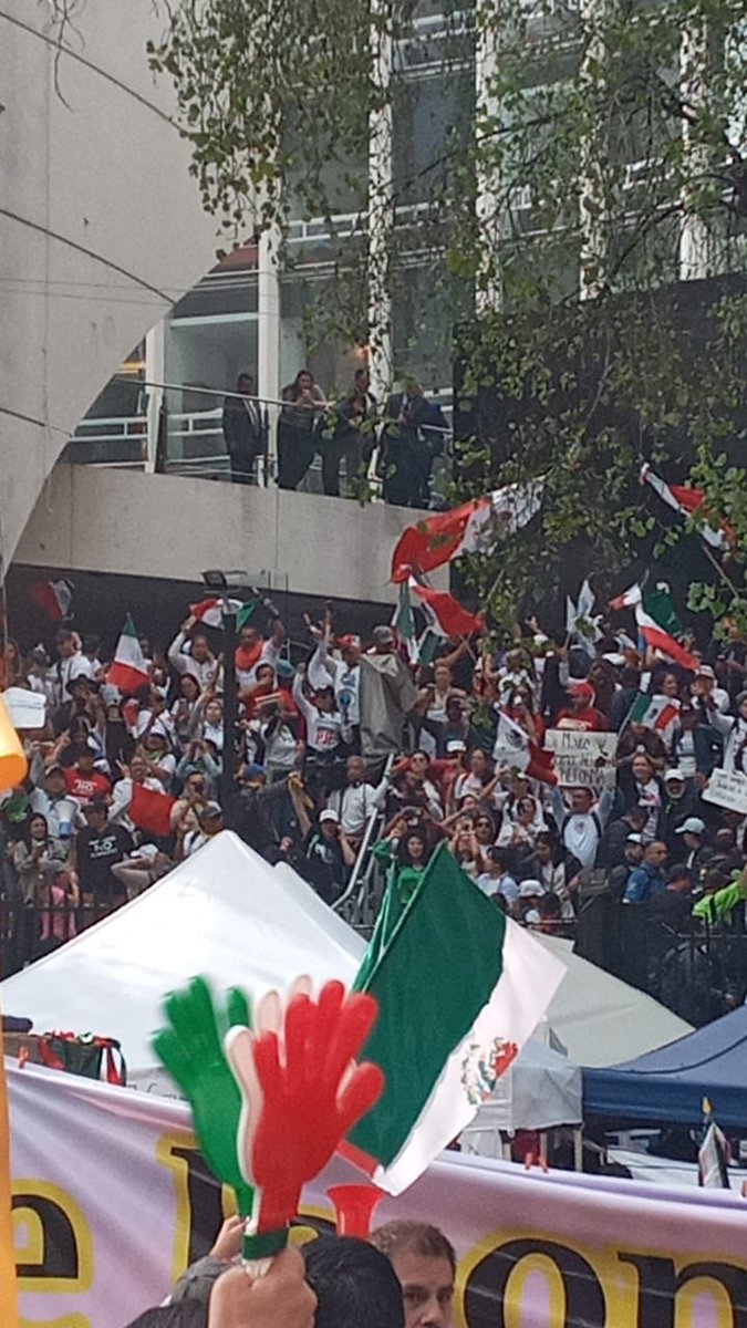diaz_manuel's tweet photo. ¡Portazo patriótico en el senado en defensa de la patria!

¡Hay esperanza! https://t.co/i1RrYrwqc6