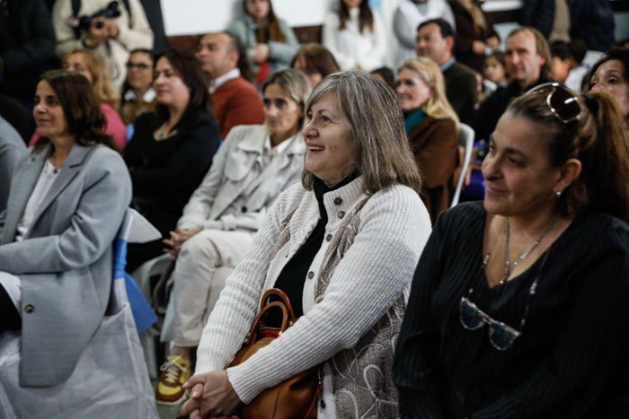 FedericoAchaval's tweet photo. Hoy nos encontramos en la Escuela N° 1 de #Pilar para celebrar el #DíaDelMaestro. 

Los maestros y maestras, con sus consejos y palabras de aliento, marcan el camino de muchos chicos y jóvenes. Les enseñan a estudiar, a formarse como personas, y a soñar.

Gracias por su dedicación, vocación y compromiso con la educación 🙌🏻❤️