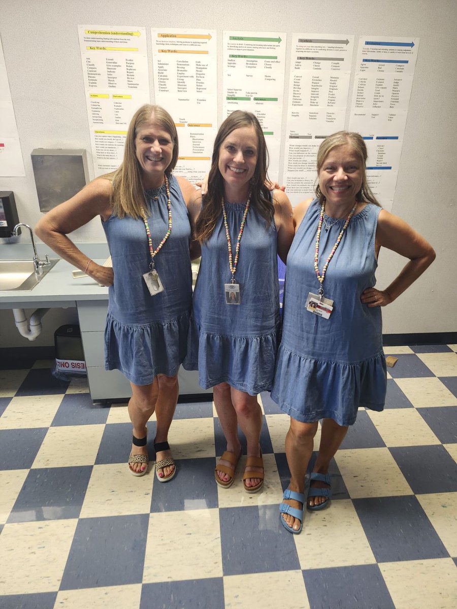 1st grade teachers in sync today <a href="/HLEMustangs/">Hidden Lakes Elementary</a>!!! 🥰🥰🥰
