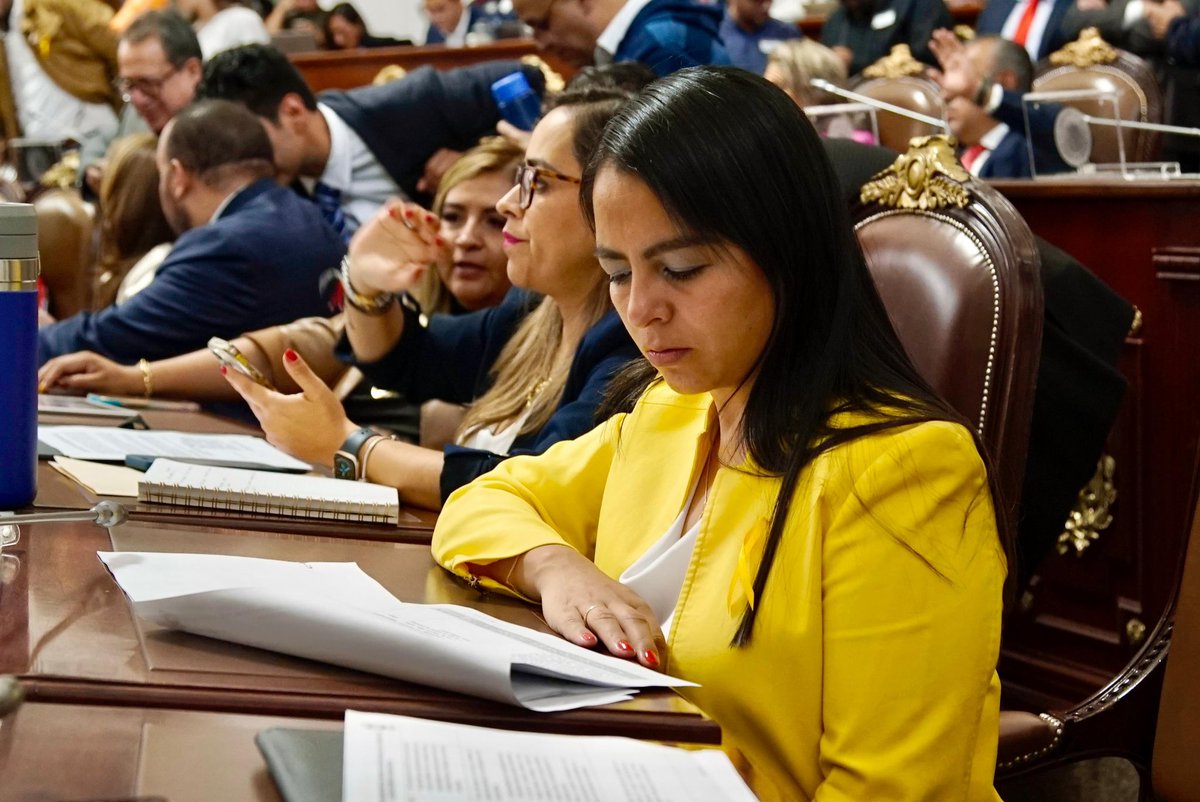 Liz_SalgadoV's tweet photo. Subí al pleno con motivo del día mundial de la #Prevenciondelsuicidio, lo prometí en campaña y lo trabajaré desde el @Congreso_CdMex: La salud mental es un asunto de salud pública, impulsaré lo necesario para garantizar su acceso para todas y todos. 

#LegislemosJuntos https://t.co/24ZOAoVjWu
