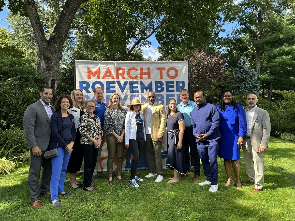 Vero_Akaezuwa's tweet image. Congrats to @BlueWave_NJ for hosting a great event! It was inspiring to engage with NJ’s leading voices on critical issues. These gatherings remind me of the power of grassroots organizing and the importance of playing an *active * role in shaping our democracy. #Kamala4President