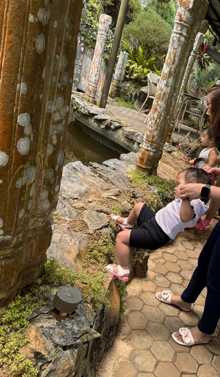 jesmay5983's tweet photo. 1-2-3 Go!!!😂

B: “mommy, can i swim?”
M: “NO baby, the water is dirty, not safe for swimming”

💭🤔ah, NO diay ha..moambak beh 😂🤦‍♀️
📍Soul Sierra https://t.co/M4V7HDdOIU